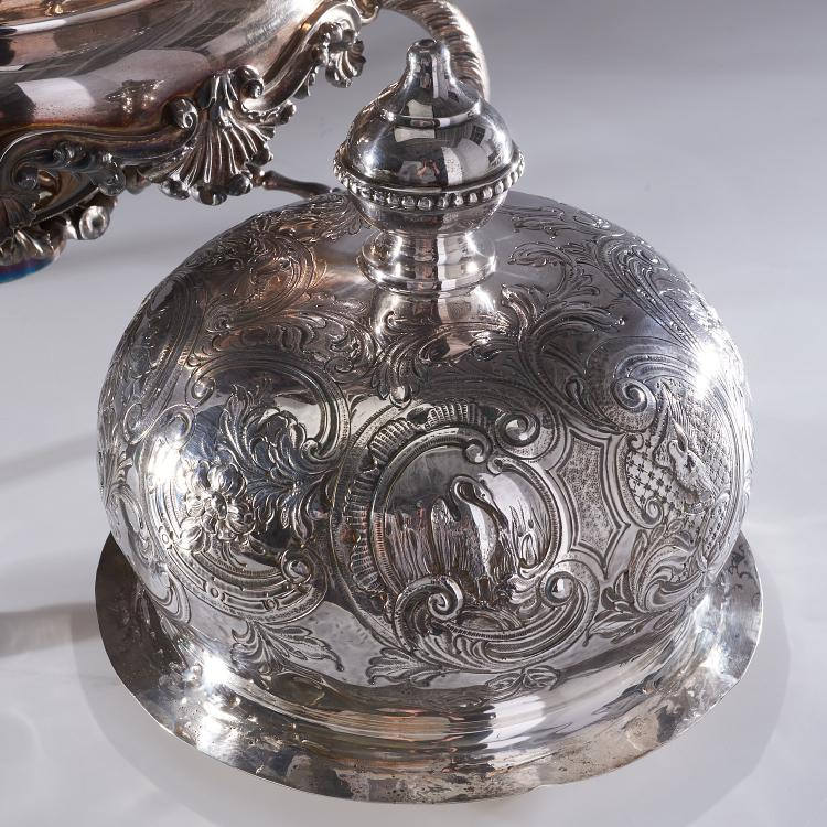 Monumental Silver Tea Urn Samovar in Victorian Style – Nathan Horowicz  Antiques